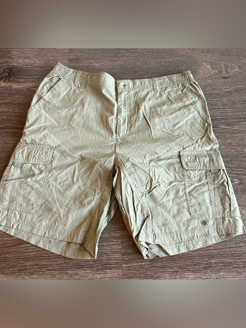 Columbia Men's Cargo Shorts in Light Khaki